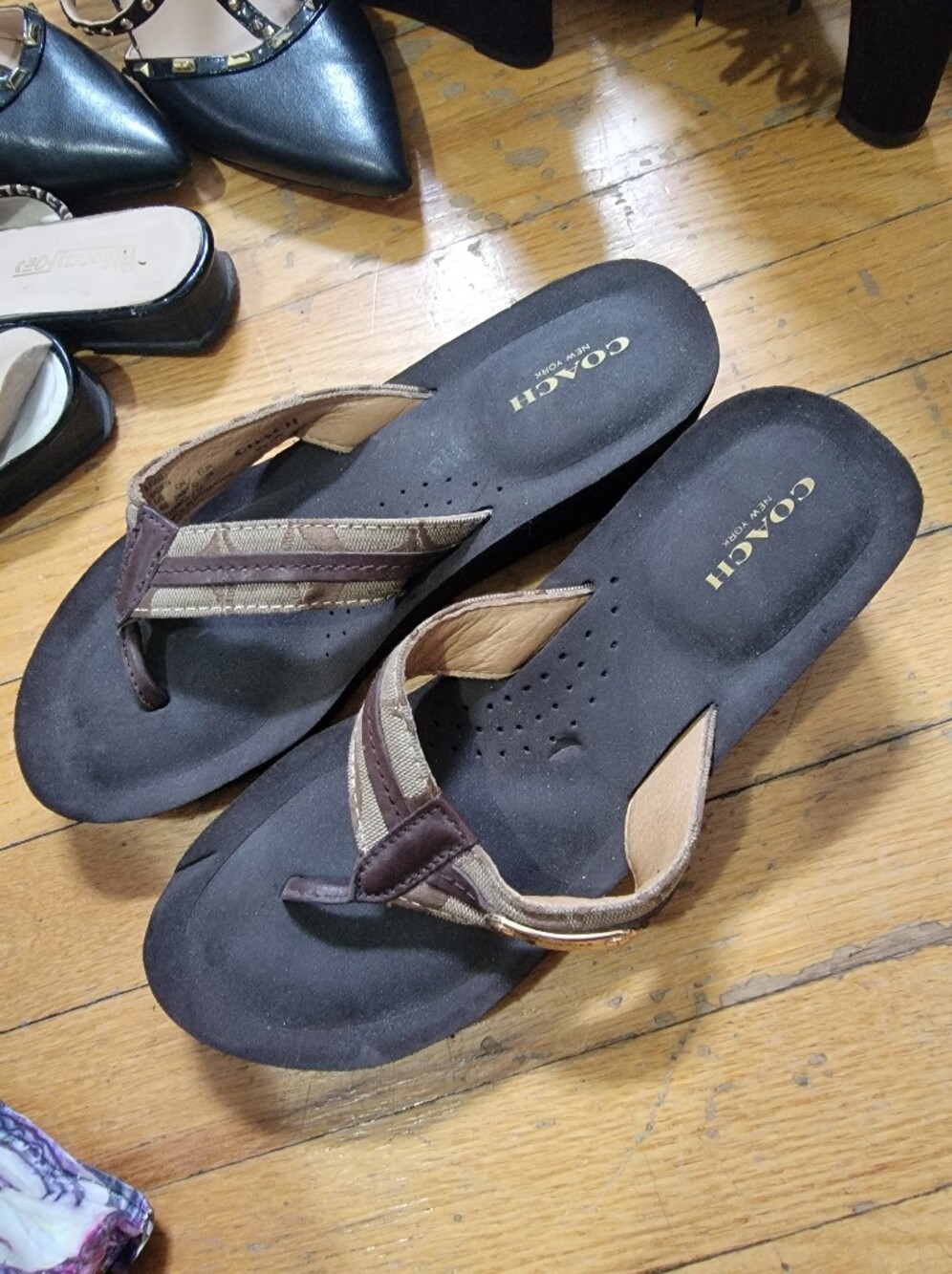 Coach Womans Brown Signature Flip Flop Sandals - Picture 8 of 9